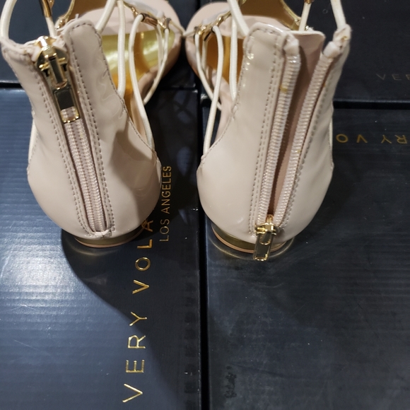 Very Volatile Clea Beige New in Box Size 8 - Picture 4 of 7